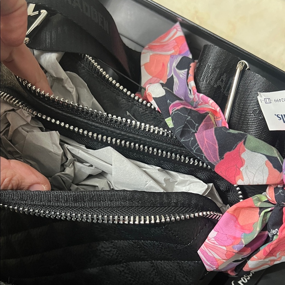 Steve Madden Black Quilted Messenger Bag Set - Picture 4 of 6